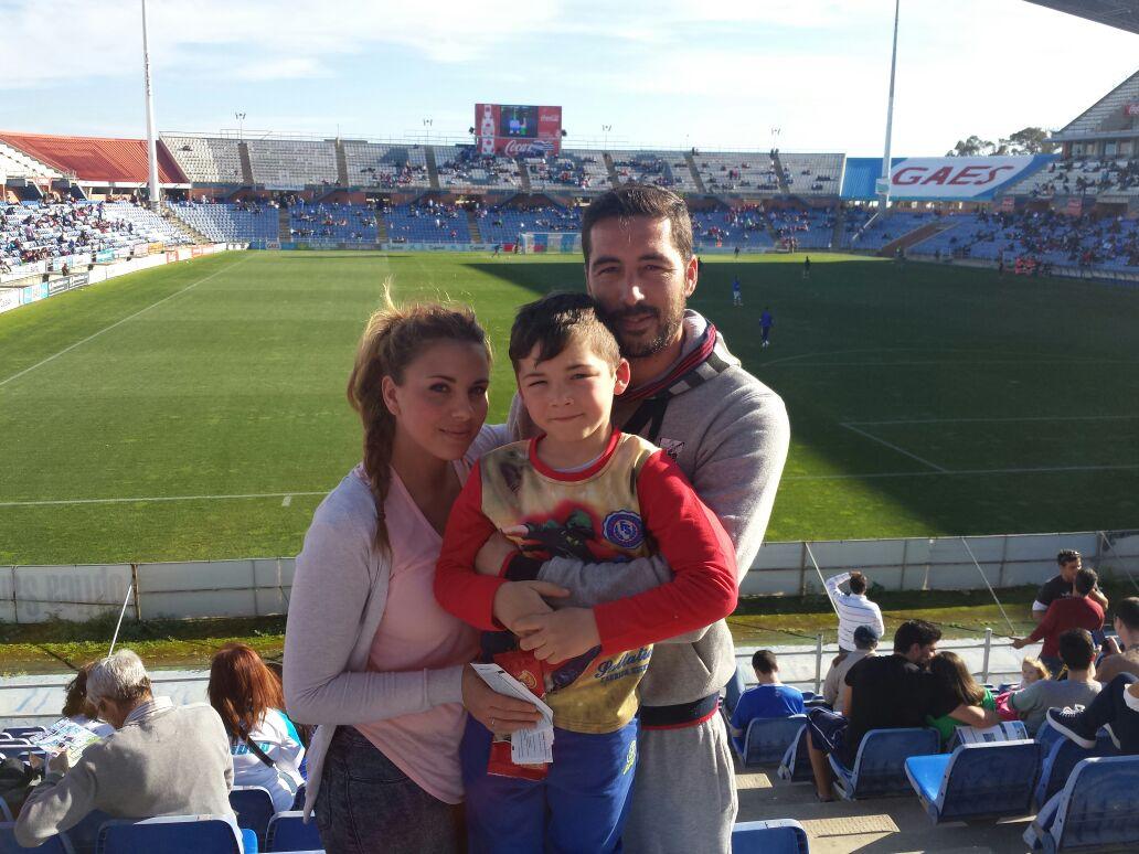 abrahammarin9's tweet photo. Viendo al #Recre con @Jessica25Lopez  @andonime @adrianmoraperez y Alvaroo en 2°andaluza se juega mejor al futbol http://t.co/5Xq7KUIgwy