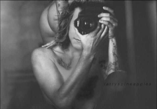 itsdamiangdrs's tweet photo. "@Larrypornsmut: Daddy's favorite thing to do is take pictures of his sugar baby http://t.co/IxMK95ah3b"