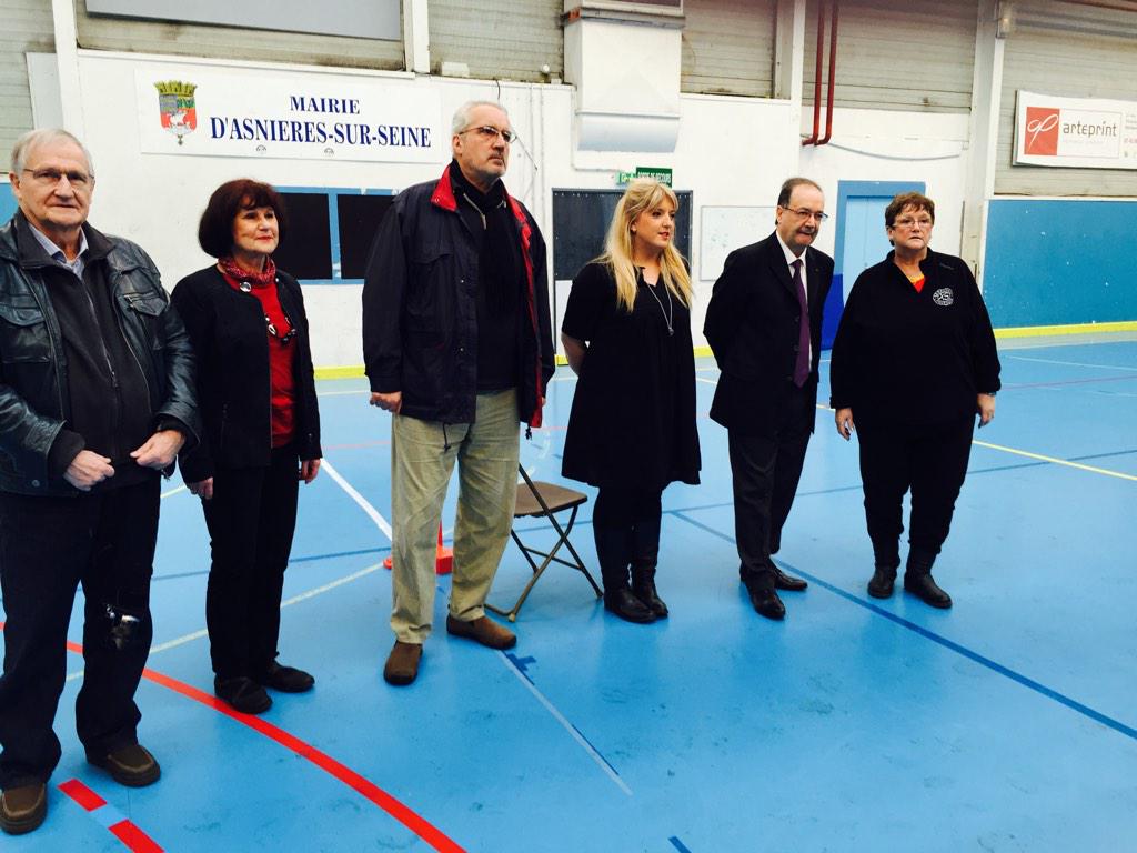jujulacaz's tweet photo. Remise des récompenses aux petits champions de #roller grace au bel évenement organisé par @MAGlissXS #Asnieres http://t.co/giFfPR6XjN