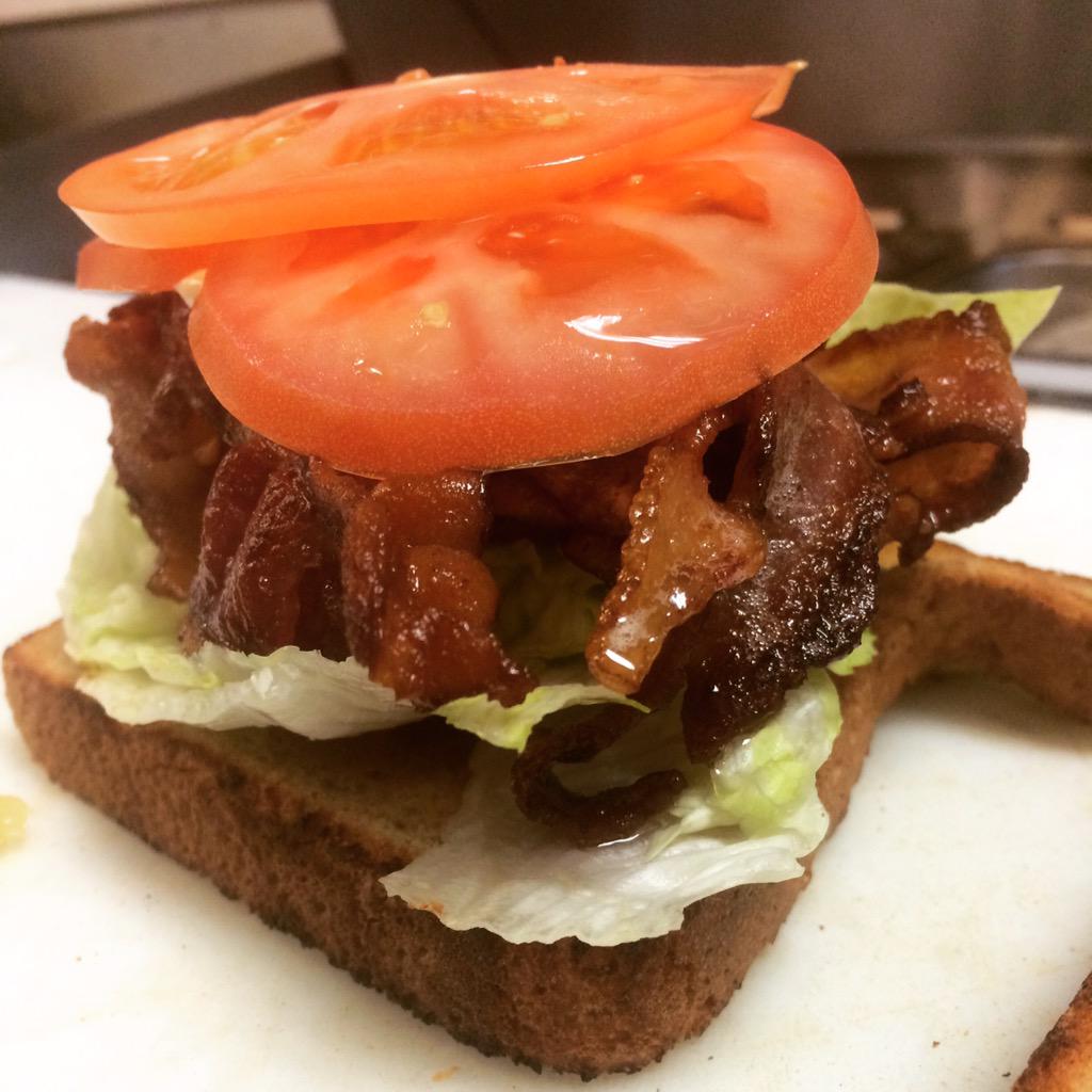 CountryDonuts's tweet photo. Mmmm a topless BLT 😍❤️ #Foodporn http://t.co/lXTkyIkZ4y