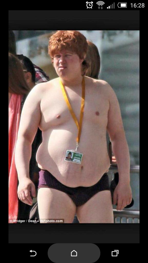 Storeroo's tweet photo. @Heathy1785 @Dave_Jarvis1 What is  Dwayne doing , naah http://t.co/qMtfaq6LAN
