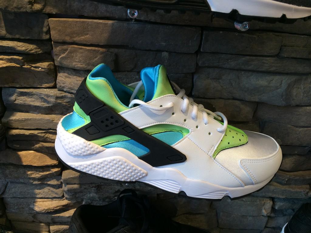 xandermous's tweet photo. Blast from the past ! #Nike #Huarache wordt weer gemaakt ! #jeugdsentiment #90skid #sneakers #ikbenfan http://t.co/74lBE75qwE