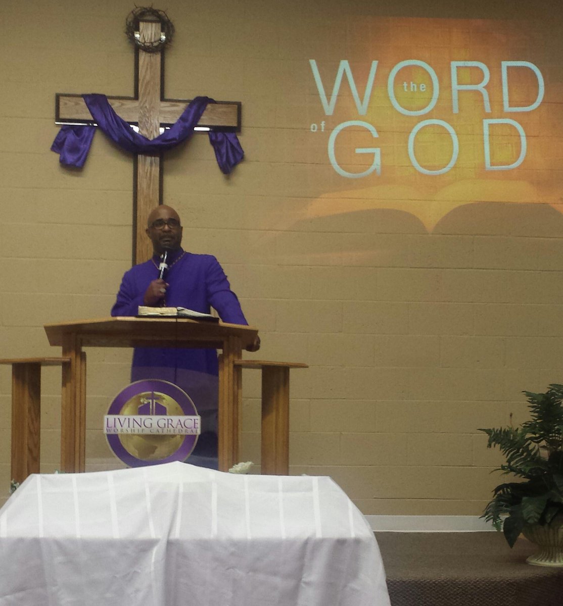 mannbruce's tweet image. Pastor J. Broughton breaking the bread of life. LGWC MOT DE @TheCathedralNJ @Bishop_Hilliard @