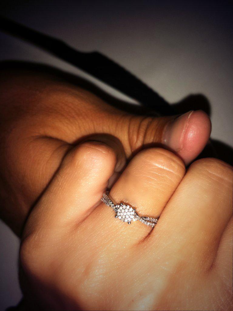 MarieYuki10's tweet photo. He asked and I said YES! ! http://t.co/yqBzCkf82Z