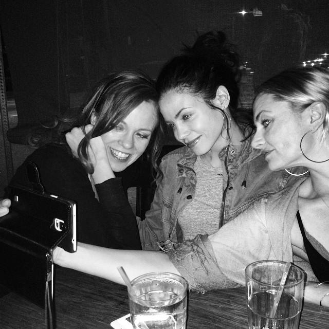WitcheesBrasil's tweet photo. SINTO CHEIRO DE RENOVAÇÃO! @rachelboston @jennaldewan @auntwendythecat @danielditomasso #RenewWitchesOfEastEnd http://t.co/xoBxO66MYs