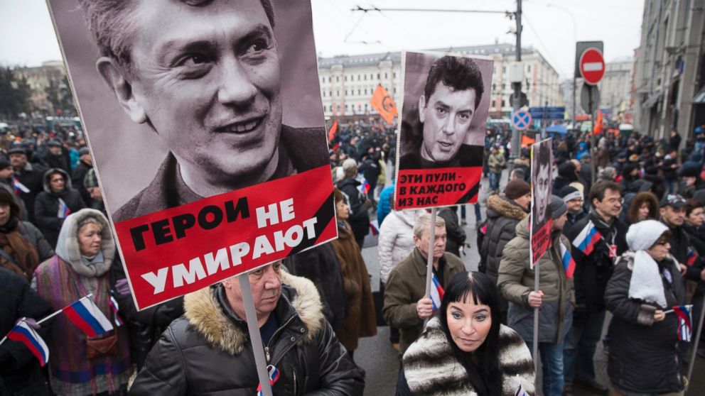 ABC's tweet photo. 1000s march in Moscow after opposition leader Boris Nemtsov gunned down: http://t.co/OcXHJqY7NJ http://t.co/MP29fBPUqr
