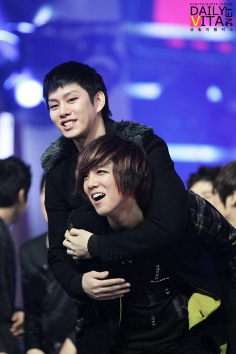 Happy Birthday Lee Hongki~ keep doing something weird with Heechul XD 