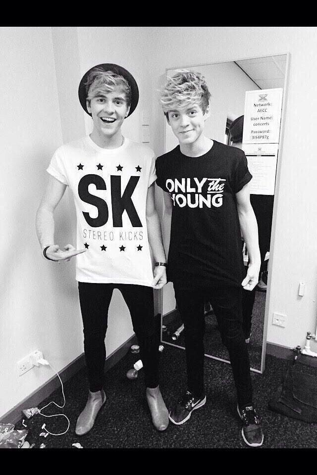Addictjakesims's tweet photo. @ReeceBibby are you trying to kill me?!? I mean look at you in this picture! http://t.co/bkwymEjO41