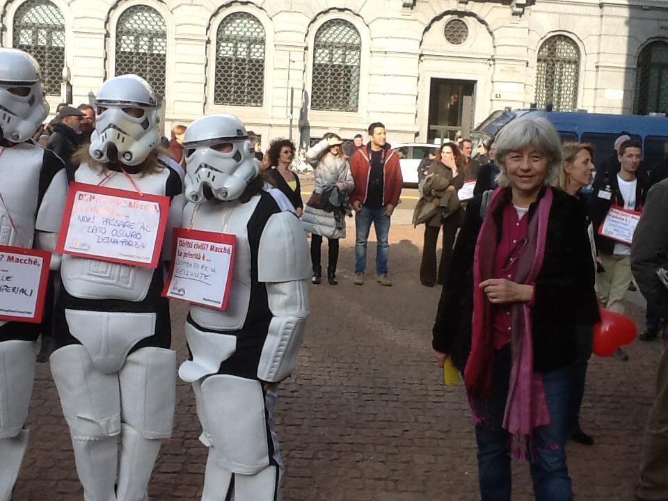 PatQuartieri's tweet photo. Con i #sentinelli di #Milano per dire #stopomotransfobia http://t.co/lI5BM86XC9