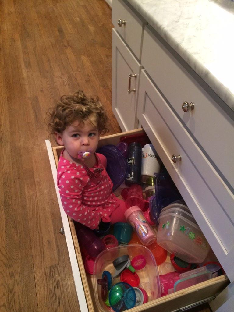 JoshYoussef's tweet photo. A room full of toys and this is what she resorts to. #pagingmom http://t.co/TJmgfQFTKN