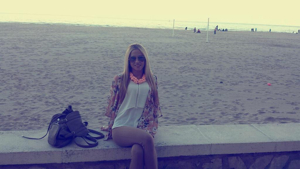 paula92am's tweet photo. Día de playita 💏💜 @julensanchez93 http://t.co/dWZBwRedw4