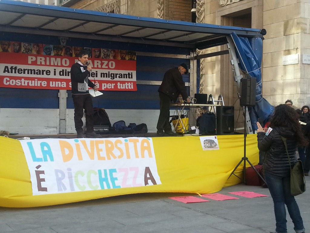 PatQuartieri's tweet photo. #1Marzo, #Milano senza frontiere. Non ci sono diritti di serie a e diritti di serie b. http://t.co/IZO6wMp36G