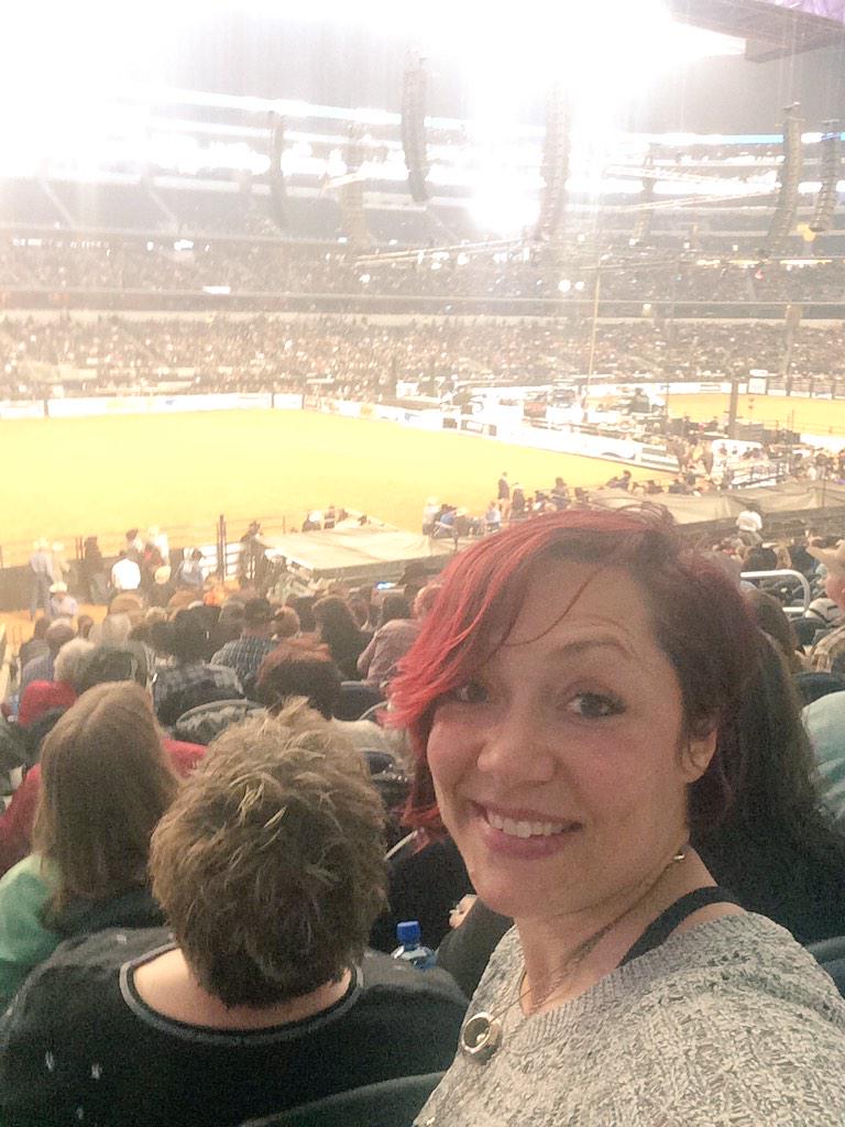 KatieU11's tweet image. #awesome #RodeoChat #rodeo @OfficialRFDTV #countrylife #felfie #hic #forver