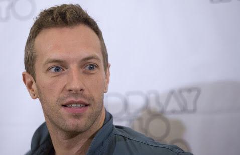 2 Maret: \"I will try to fix you....\" Fix, the front man of Coldplay, Chris Martin is havin birthday, wish you happy! 