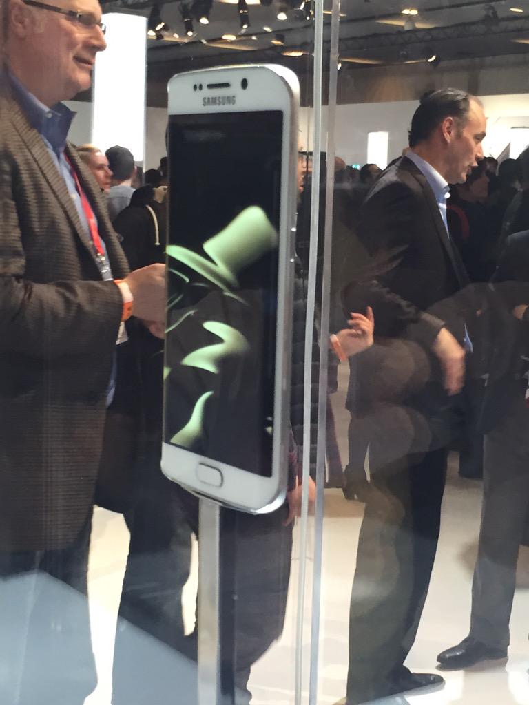 360Apps_'s tweet photo. Samsung Galaxy S6 edge #NextIsNow #TheNextGalaxy http://t.co/XcVK2IHeMy