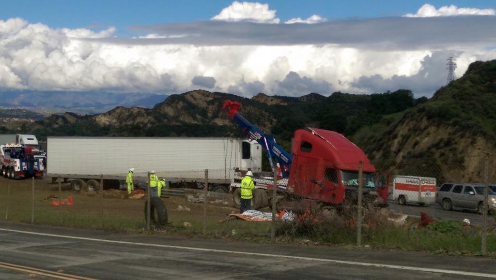 GW_Security's tweet photo. 5S slow at Newhall Pass? That's why. http://t.co/XY5ylqrYn1