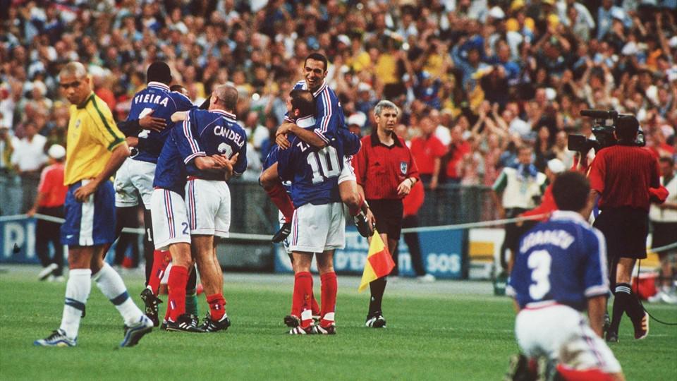 FIFAWorldCup's tweet photo. VIDEO: Youri Djorkaeff - who turns 47 today - was key in @equipedefrance's 1998 #WorldCup win
http://t.co/oC5BY7sSjB http://t.co/dQY10wsnyz