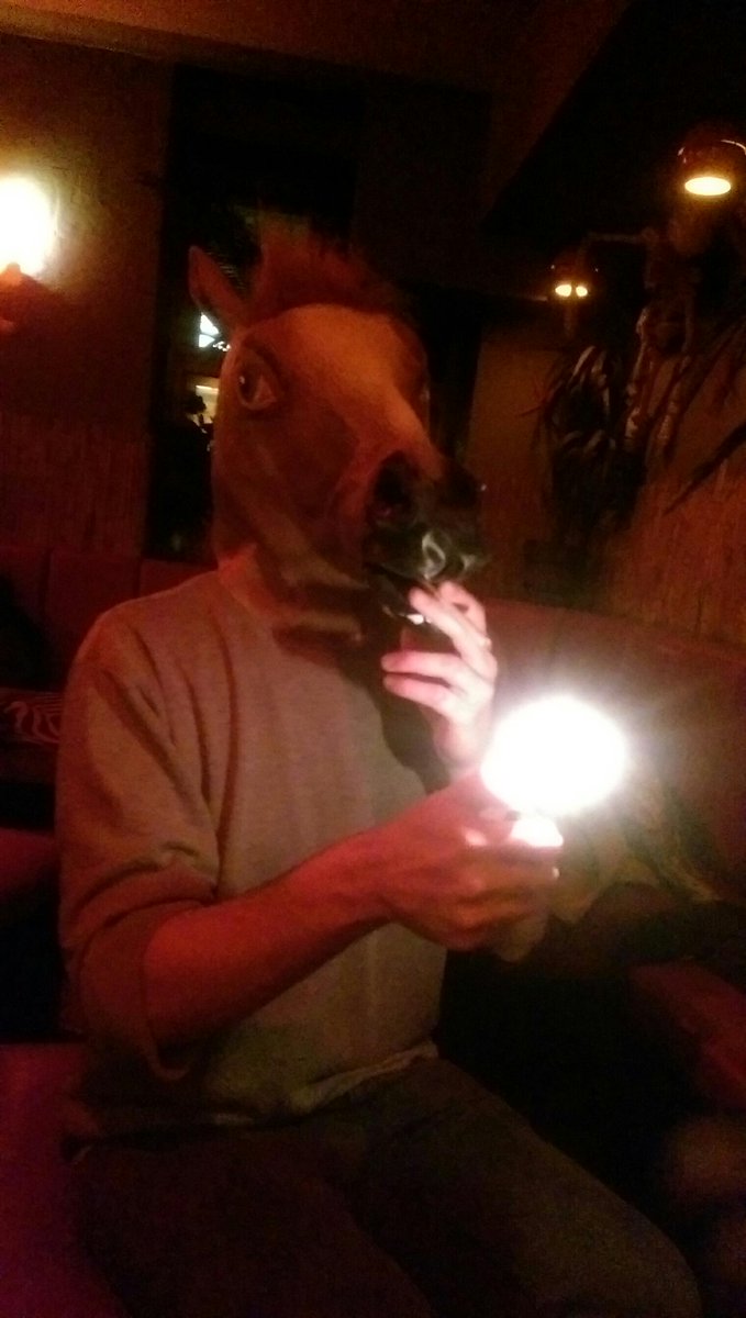 Eben noch im Radio, jetzt schon ein Hengst: Simon Dömer (@simonizzle).