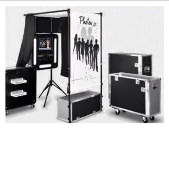 Gray8events_Ent's tweet photo. #Eventure portable #Photobooth w/props, 4 #hire 4 your special occasions. Creating #memories that will last forever! http://t.co/Y9QEHCWjNo