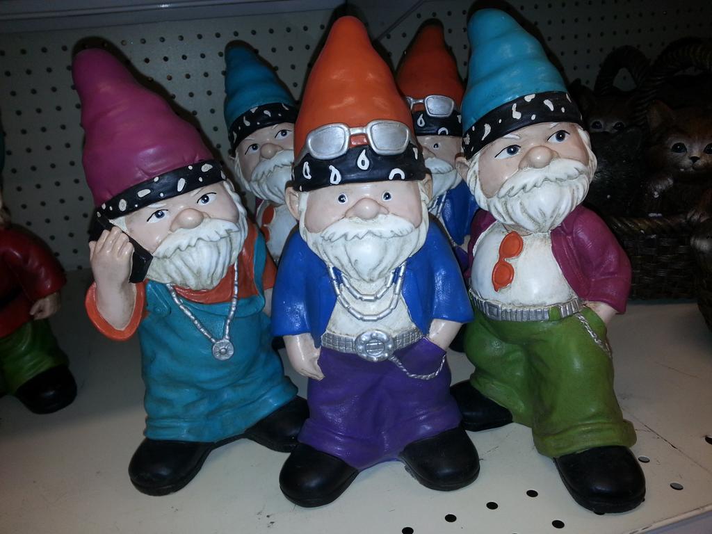 JohnnieMonster's tweet image. Even the garden gnomes in my neighbourhood are dirtbags! #SurreyProblems