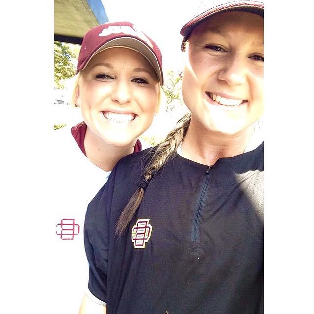sarafrances_'s tweet photo. But does she look like me or do I look like her? LOL 👯⚾️💛 #BCUSoftball #OneOfMyPlayers #BlondesOfTheTeam http://t.co/v09xhlmqlx