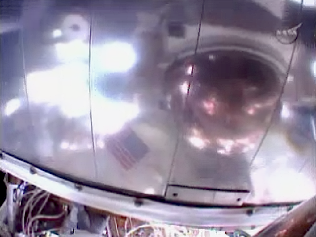ShuttleAlmanac's tweet photo. To me this is the best TV image of US #ISS #EVA31 - Wilmore's reflection in the Destiny shielding http://t.co/FcwVYb3Jn3