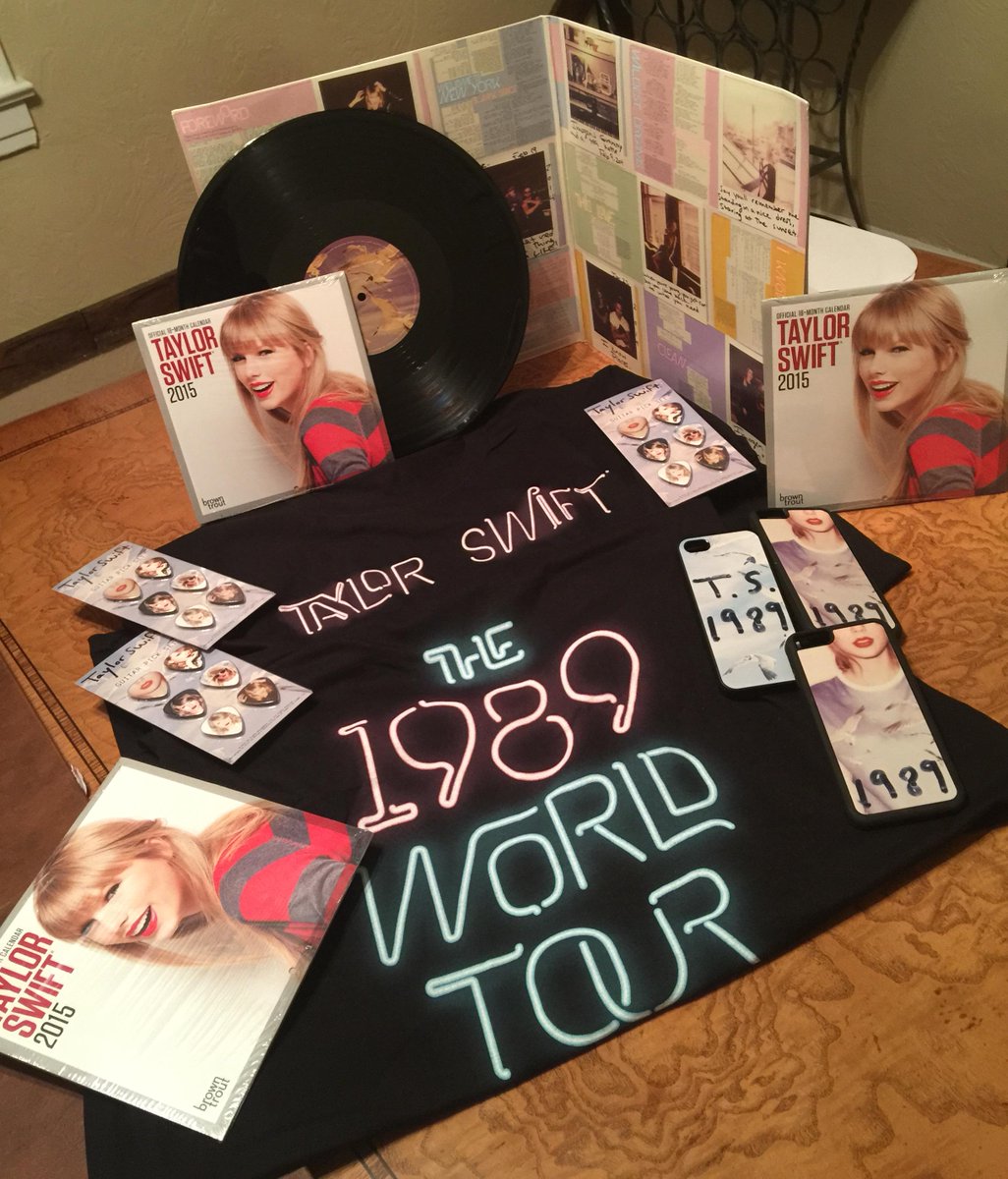 NeilACarousso's tweet photo. Special thanks to Frank Bell at #13Management &amp; @taylorswift13 for the #1989WorldTour memorabilia! Vinyl is awesome! http://t.co/58l1r3y2QB