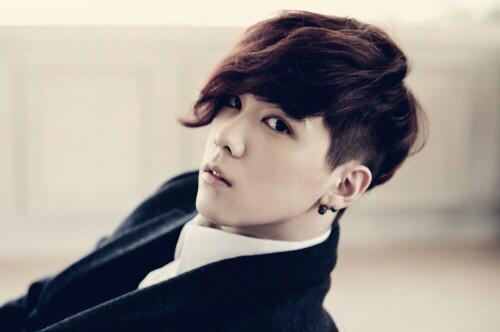 Happy birthday to Lee HongKi !    