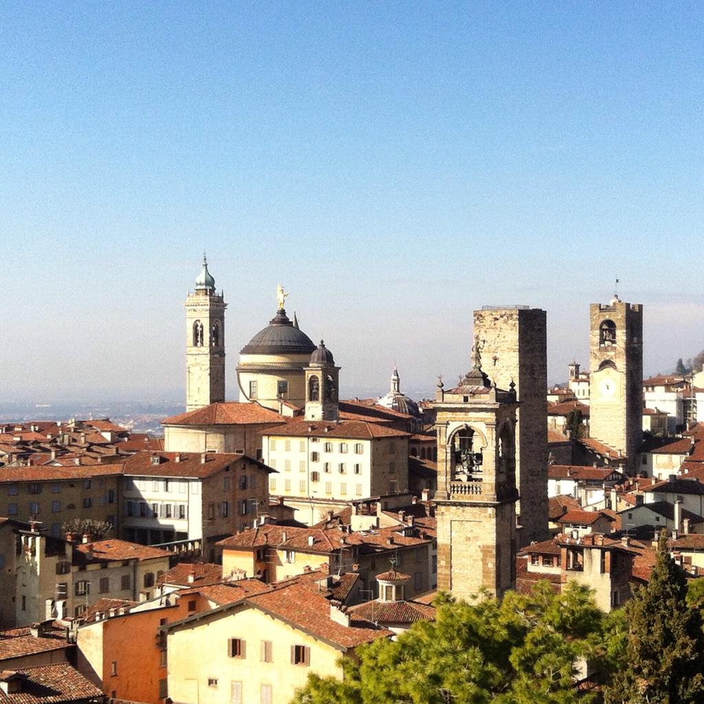 anroga82's tweet photo. BERGAMO!!! 🇮🇹🍝🚠 #findeltrayecto #lombardia #bellaitalia #mammamia http://t.co/eTYNbMA9Pl