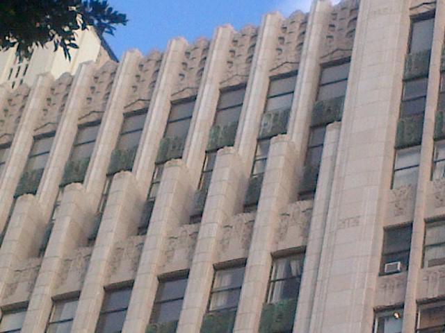 ArtDecoLA's tweet image. A detail of this historic building in downtown #LosAngeles Anyone know where this is? #showusyourdeco #freizes