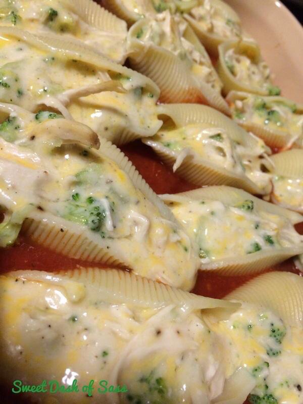 LifeOfAGirlxo's tweet photo. Chicken Alfredo stuffed shells #foodporn http://t.co/e1iueqNDfW