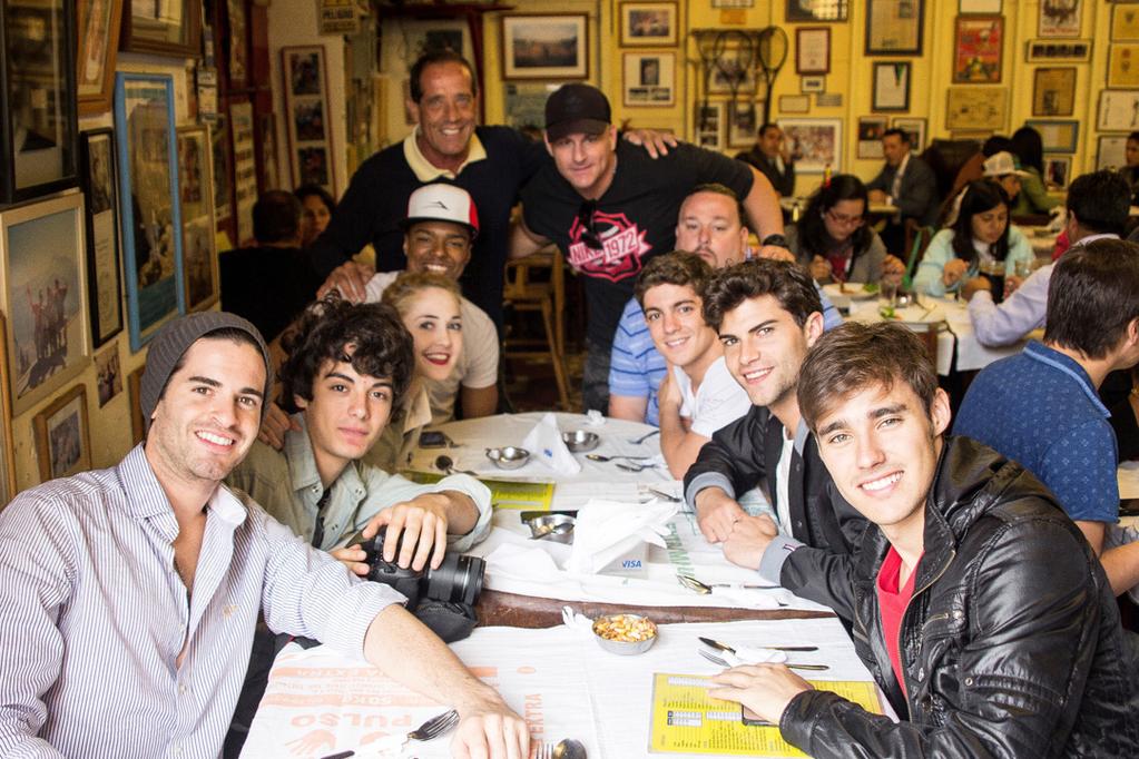 heartxmendes's tweet photo. [FOTO]: Cuando el Elenco vino a Perú por #ViolettaEnVivo. 😍💜 http://t.co/F2oqf2WQrs