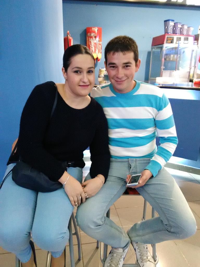 _Virgi_9's tweet photo. Un buen sabado..rodeada de buena gente. :) @miguel_osuna18 @Jesus_Osuna23 @ninosanchezbarr http://t.co/xrsuxNhjDj