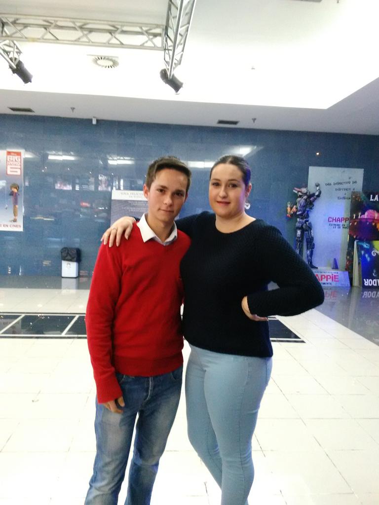 _Virgi_9's tweet photo. Un buen sabado..rodeada de buena gente. :) @miguel_osuna18 @Jesus_Osuna23 @ninosanchezbarr http://t.co/xrsuxNhjDj