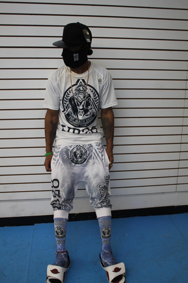 THEBLACKDOG809's tweet photo. THE BLACK DOG ORGINAL ESTILO UNICO NUEVO FLOW 2015
#MERCEDEFLOW1111 #HB28 #YOSOYLAMODA #nuevamoda2015 http://t.co/5XirQBkiIA