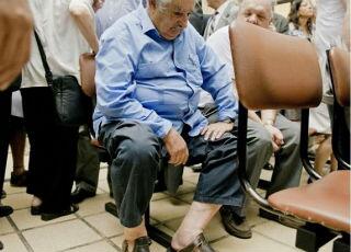 TuhafAmaGercek's tweet photo. Uruguay'ın ex-başkanı Jose Mujica binlerce koruma ordusu ile gezmezdi, hastalanınca devlet hastanesinde sıra beklerdi http://t.co/eiye5jF17V