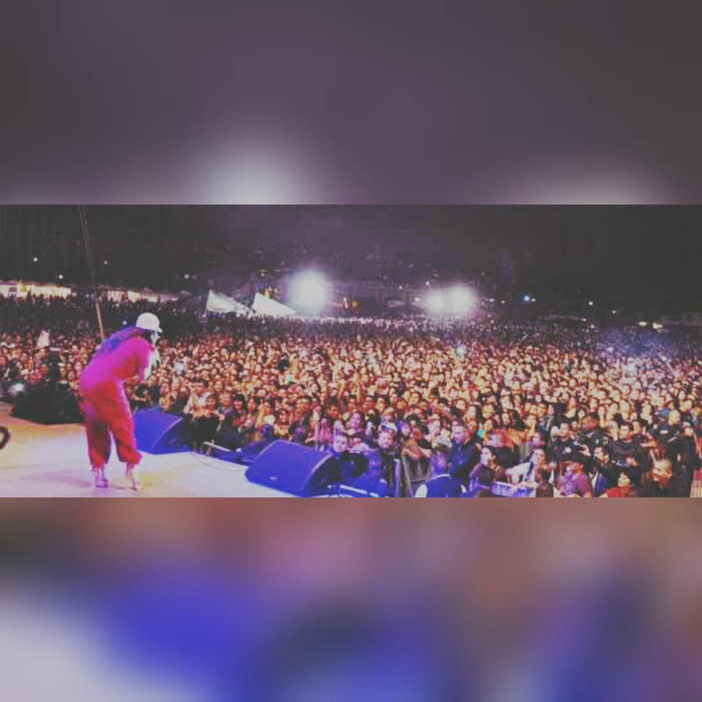 jennivivira's tweet photo. Tijuana 2012 ❤ Ante mas de 60 mil personas!! #Jennisimo http://t.co/cmEpXO1gDN