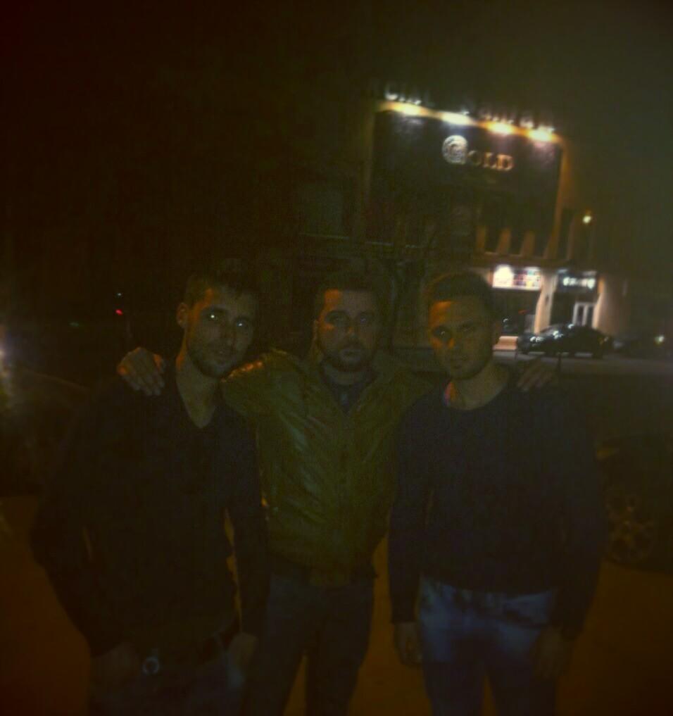 JC_Browm's tweet photo. Sabado noche cn los lokos estos jajjajja muy buena noche la verdad en #GOLD TEATRO CLUB http://t.co/LScPP26AHN