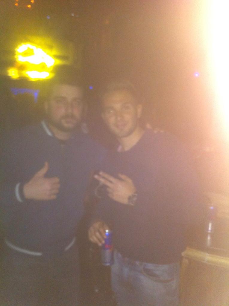 JC_Browm's tweet photo. Sabado noche cn los lokos estos jajjajja muy buena noche la verdad en #GOLD TEATRO CLUB http://t.co/LScPP26AHN