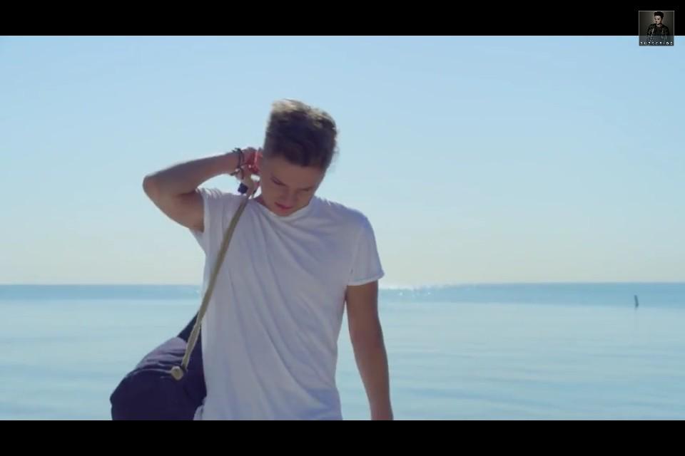 _elliemayxo's tweet photo. baby #TalkingAbout #TalkingAboutVideoOUTNOW http://t.co/EBTlOE9toM