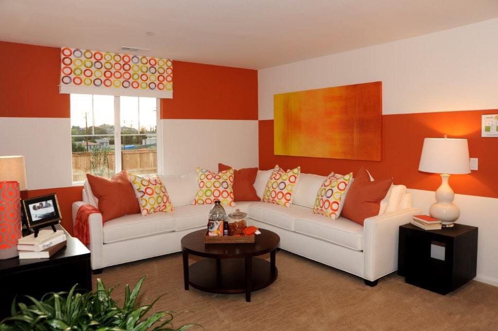 ValenciaHillsSD's tweet photo. Great living spaces for the family to gather @ValenciaHillsSD  Large lots and affordable pricing. http://t.co/BakhIWlzTF