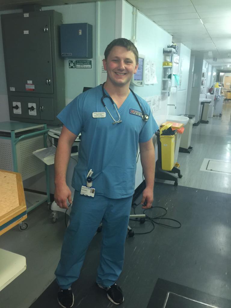 DrSteveDunn's tweet image. Marcin ED and Outreach charge nurse doing the rounds on all night #ThankYou #PerfectSystem