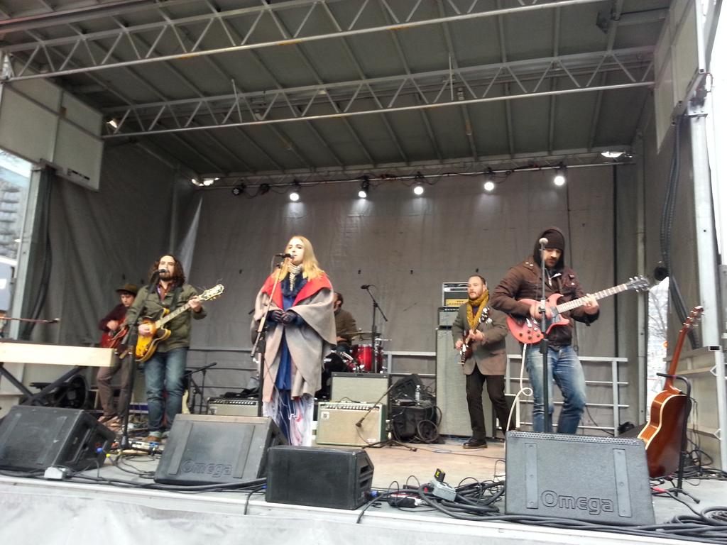 MichaelAusTx's tweet photo. #AustinMonthly #2ndStSoundcheck @tinnarosemusic #TinnaROSE warmed things up on a cold #Austin #Texas #ATX day. #SXSW http://t.co/IRTNZDpMOx