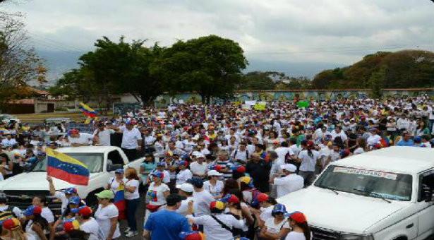 catiritobeac's tweet photo. Mujeres se pronunciaron este sábado en Táchira por la muerte de Kliuvert - http://t.co/JKDcy57MD2 http://t.co/g64FaP8FTM"