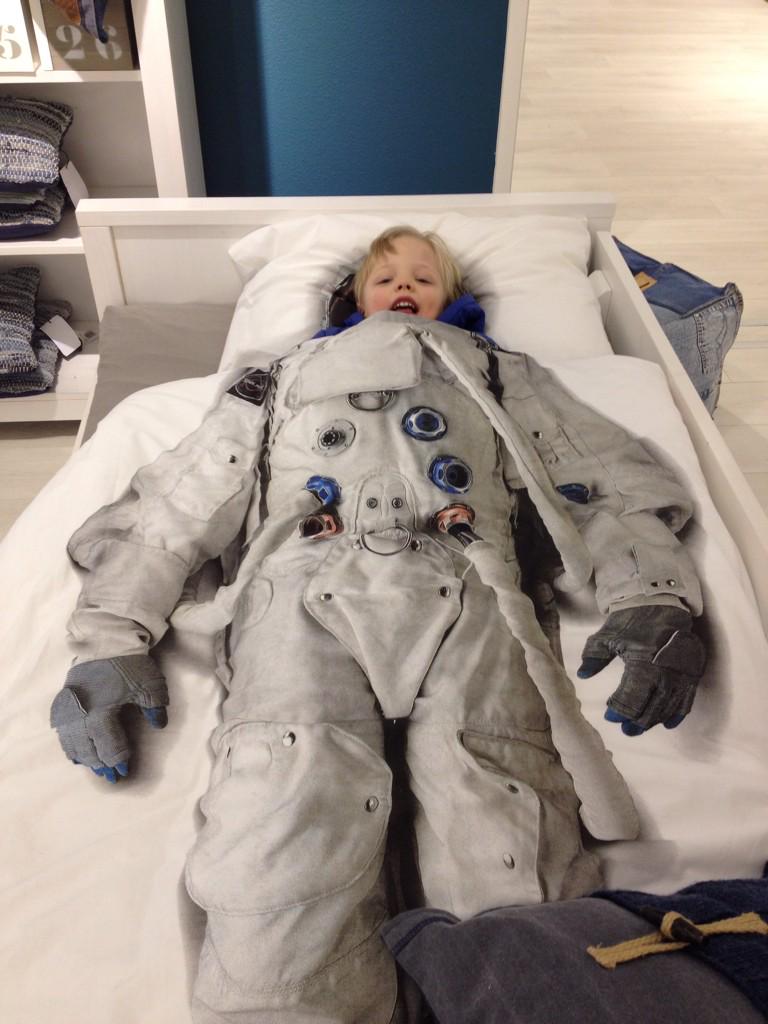 piranha30's tweet photo. AstroNOUT #lol http://t.co/YYf5UUzoj6