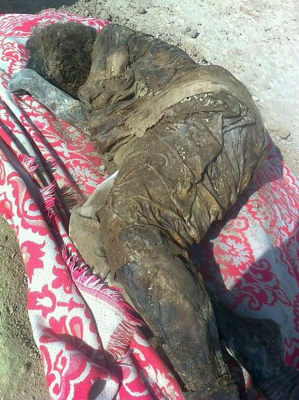 FreeShingal's tweet photo. Elderly #Yazidi died of thirst after #ISIS controled Sinjar&amp;trapping thousands there last year #SaveOurGirlsFromISIS http://t.co/YjtiMhPpjr
