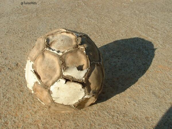 TuiterHits's tweet photo. Si no has jugado nunca con un balón así no has tenido infancia http://t.co/QlRXYyX5J8