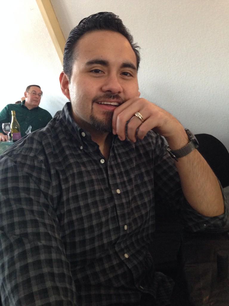 EmilyLToribio's tweet photo. Relaxing on a sunny Sunday with this handsome face! #SundayFunday #Summerset http://t.co/1njlB6ImOv