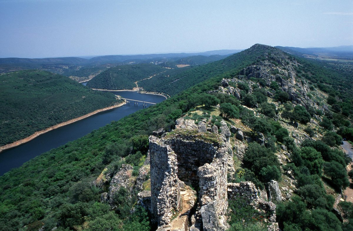 SitiosdeEspana's tweet photo. Llena tus pulmones d aire limpio en este precioso Parque Nacional de #Extremadura: http://t.co/GwH3Cjm0HN 
#Monfragüe http://t.co/o3W9YtRJ4f