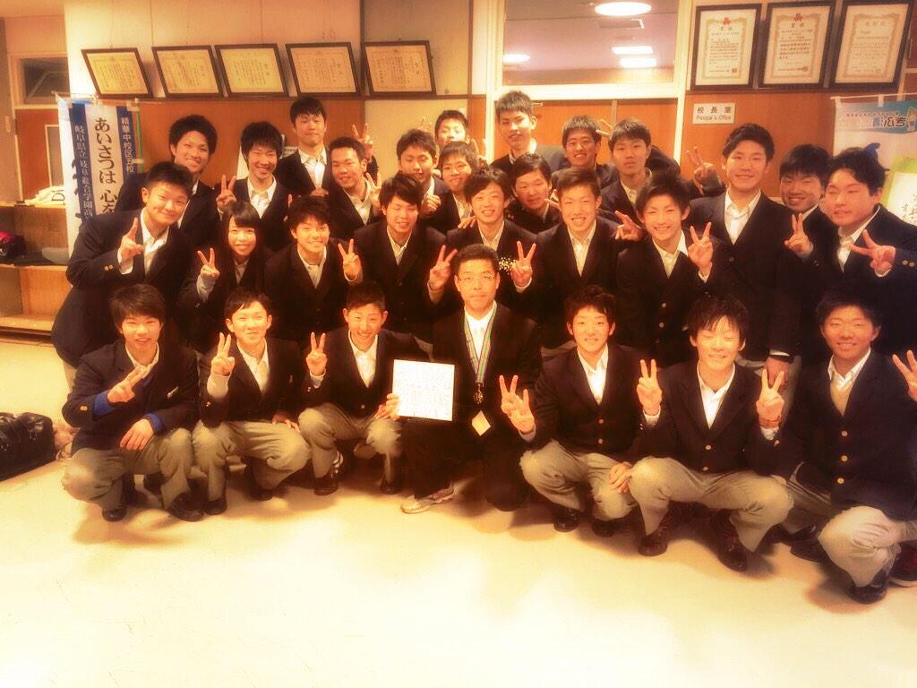 89sg0308's tweet photo. 岐阜総合学園卒業しました😊
3年間支えてくれた 親、友達に感謝で
いっぱいです！
なにより野球部のみんなに たくさんの
ごめんね と 心からのありがとう！
みんなが だいすき です。 http://t.co/VCnZzPLj1a